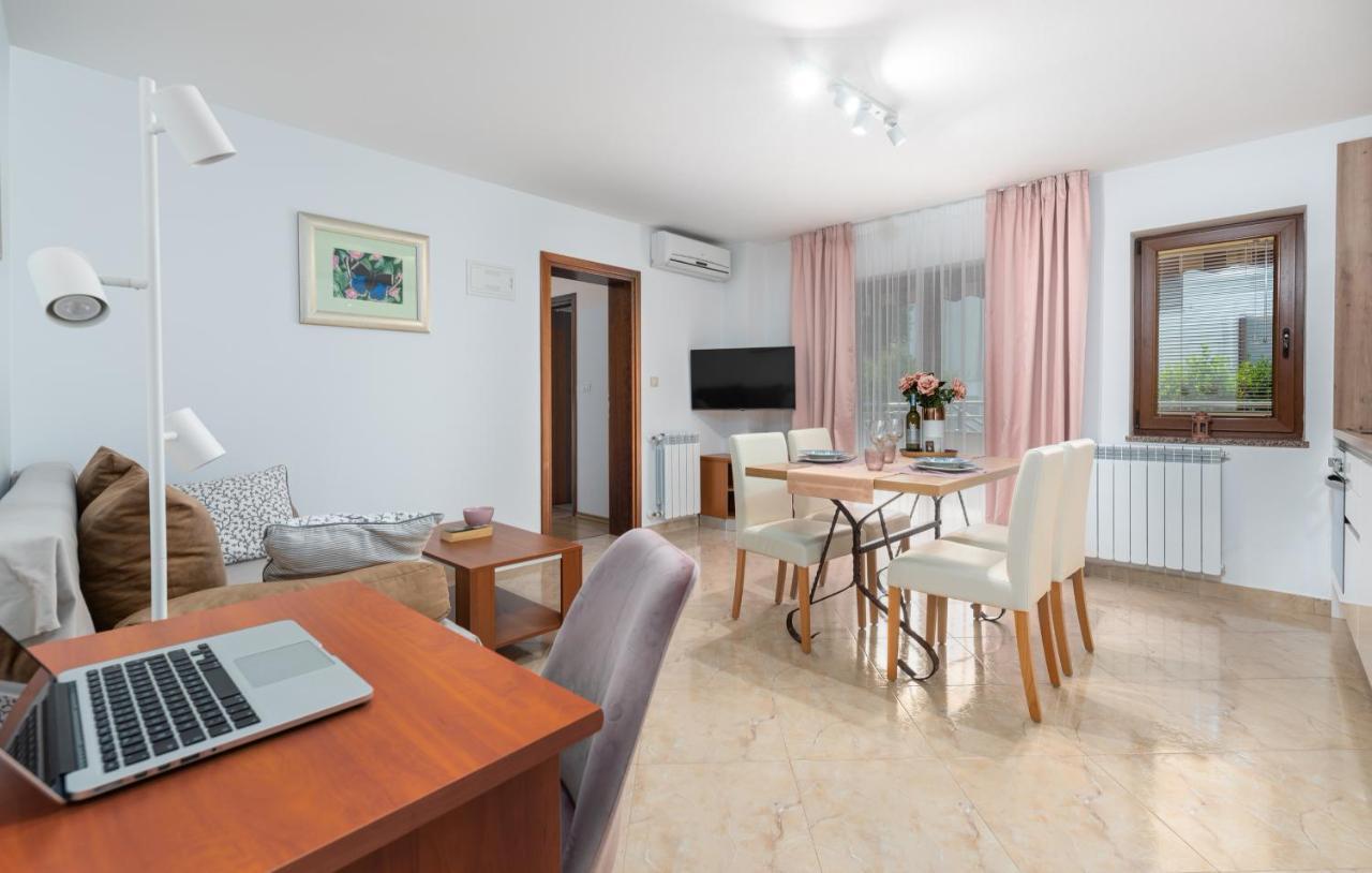 Apartments Villa Ana 포레치 외부 사진